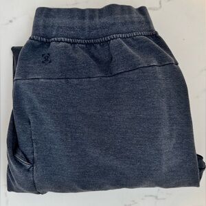 Lululemon men’s grayish bluish small jogger